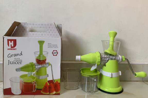 Vegetable and fruit juicer